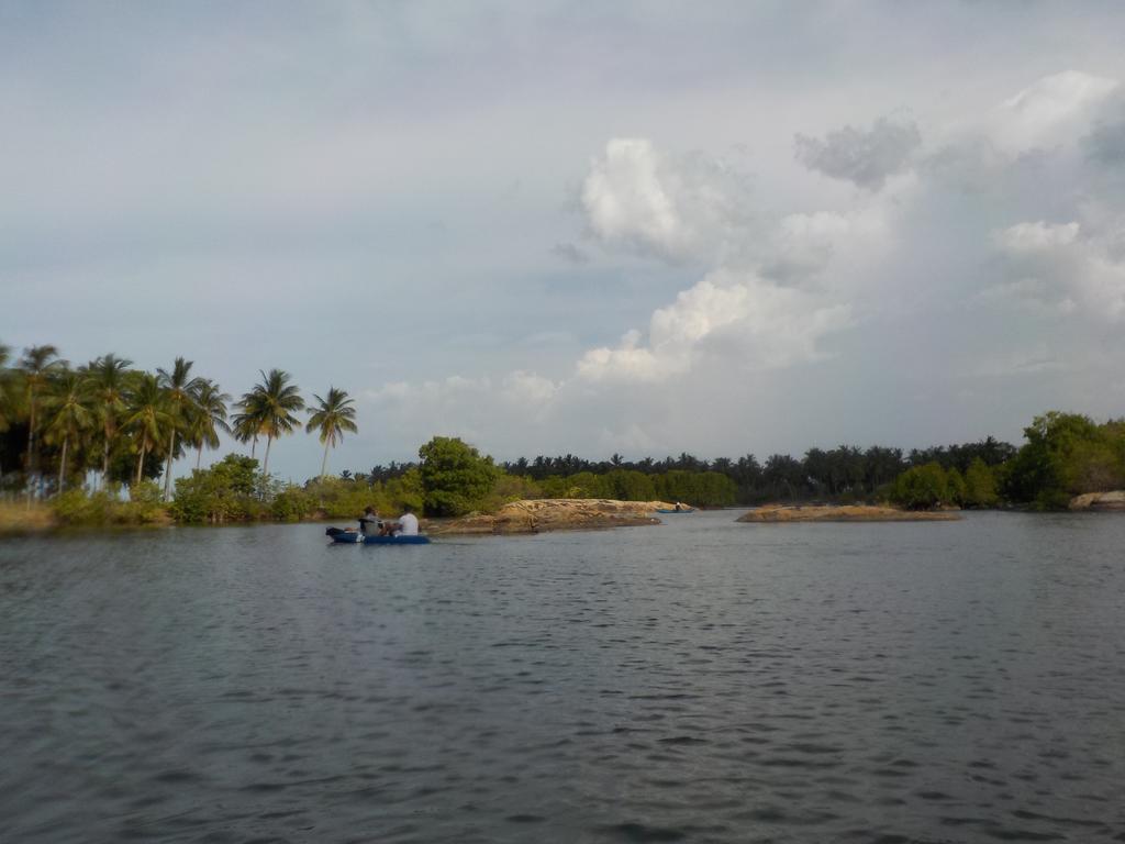Reef Pasikudah Hotel Nachivantivu Exterior photo